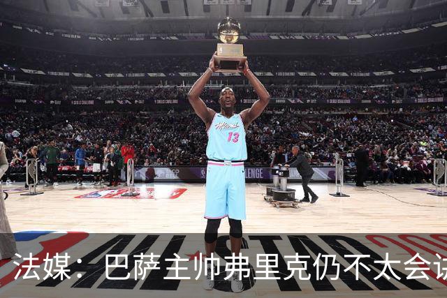 法媒：巴萨主帅弗里克仍不太会讲西语，他还需要助手来担任翻译